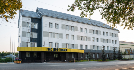 Вид на центральное здание завода Нефтемаш входящего в группу ГМС, Тюмень, ул.Военная 44